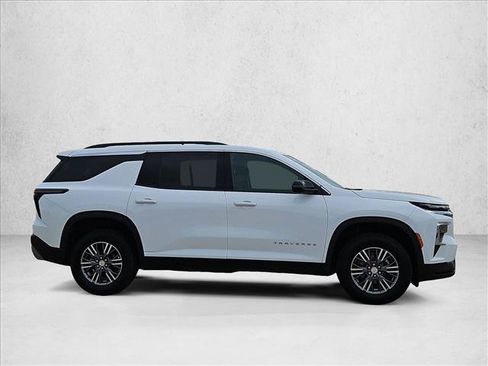 Used 2024 Chevrolet Traverse LT FWD image 4