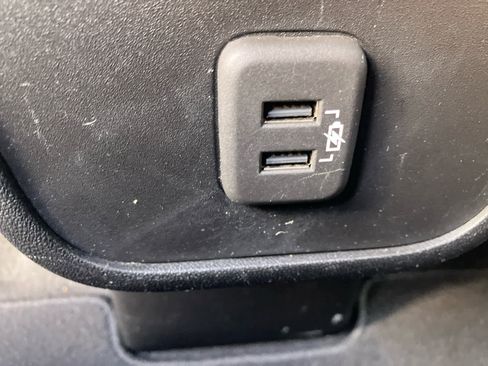 Used 2020 Chevrolet Equinox LS image 30