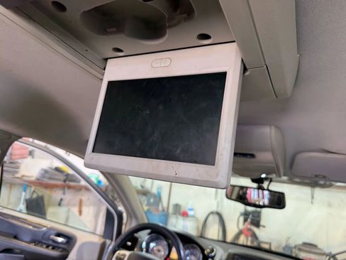 Used 2014 Chrysler Town & Country Touring-L w/ Driver Convenience Group image 24