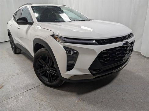 New 2026 Chevrolet Trax ACTIV w/ Driver Confidence Package image 2