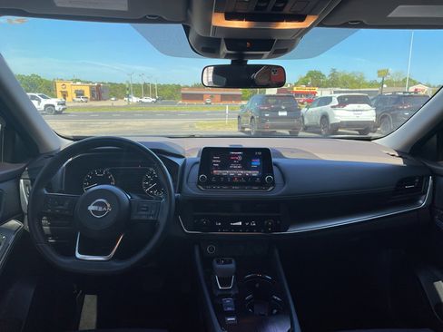 Certified 2023 Nissan Rogue SV FWD image 12