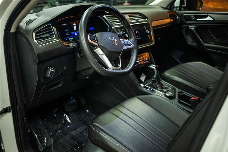 Used 2024 Volkswagen Tiguan Wolfsburg Edition AWD/4WD image 9