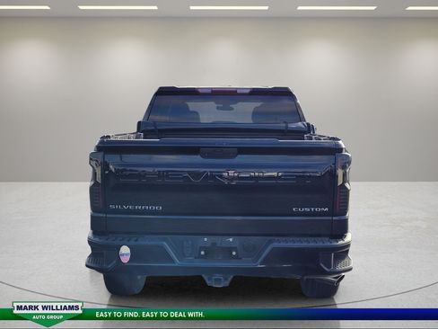 Used 2019 Chevrolet Silverado 1500 Custom w/ Custom Value Package AWD/4WD image 5