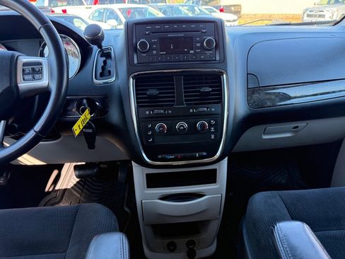Used 2014 Dodge Grand Caravan American Value Package w/ UConnect Hands-Free Group image 21