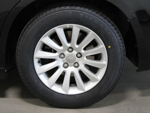 Used 2012 Chrysler 300 RWD image 16
