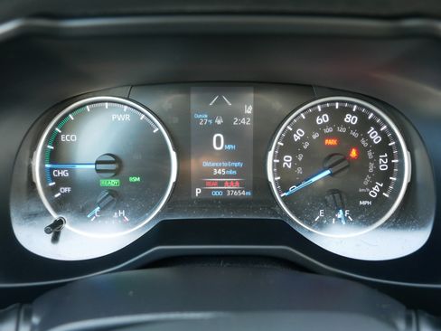 Used 2022 Toyota RAV4 LE image 21