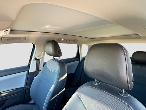 Used 2023 Volkswagen Taos SE w/ Panoramic Sunroof Package image 25