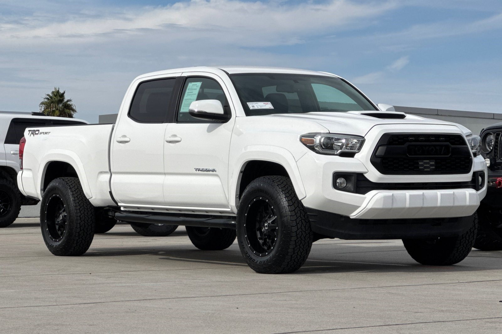 Used 2017 Toyota Tacoma SR5 RWD image 7
