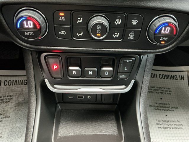 Used 2018 GMC Terrain Denali w/ GMC Pro Grade Package AWD/4WD image 17