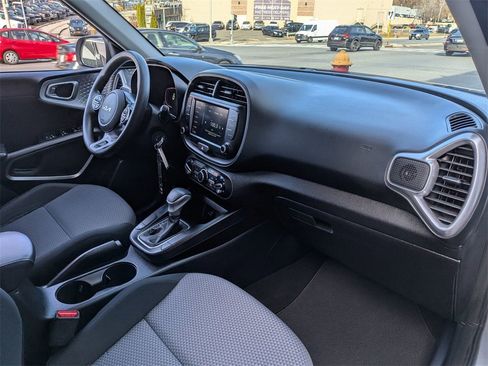 Used 2023 Kia Soul LX image 23