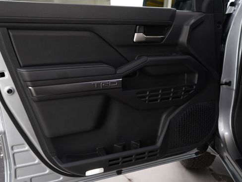 Used 2025 Toyota Tacoma TRD Off-Road image 20