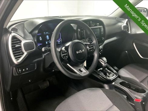 Used 2025 Kia Soul LX w/ LX Technology Package FWD image 16