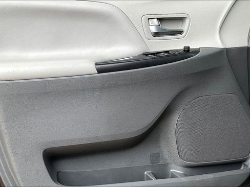 Used 2019 Toyota Sienna LE image 20