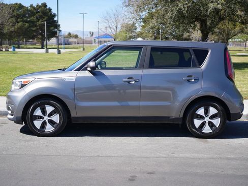 Used 2017 Kia Soul EV-e image 3