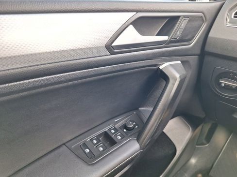 Used 2024 Volkswagen Tiguan S image 17