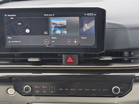 Certified 2025 Kia Carnival SX Prestige FWD image 30