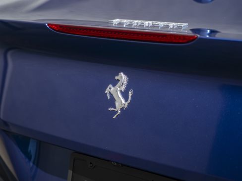 Used 2019 Ferrari Portofino image 11