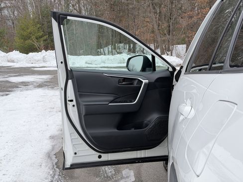 Used 2019 Toyota RAV4 LE image 27