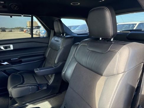 Used 2022 Ford Explorer ST w/ ST Street Pack image 12