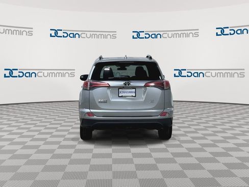 Used 2018 Toyota RAV4 LE AWD/4WD image 8