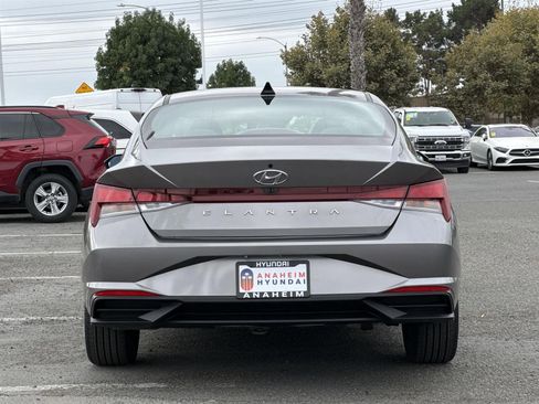Used 2023 Hyundai Elantra SEL w/ Convenience Package image 4