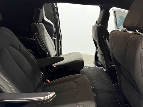 Used 2018 Chrysler Pacifica Touring Plus w/ S Appearance Package FWD image 42