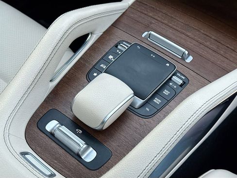 Used 2022 Mercedes-Benz GLS 450 4MATIC image 38