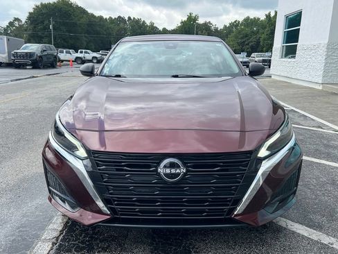 Used 2025 Nissan Altima 2.5 SV FWD image 5