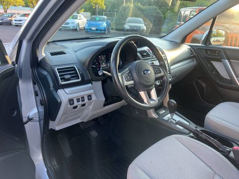 Used 2017 Subaru Forester 2.5i Premium image 8