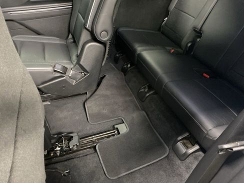 Used 2025 Buick Enclave Sport Touring AWD/4WD image 31