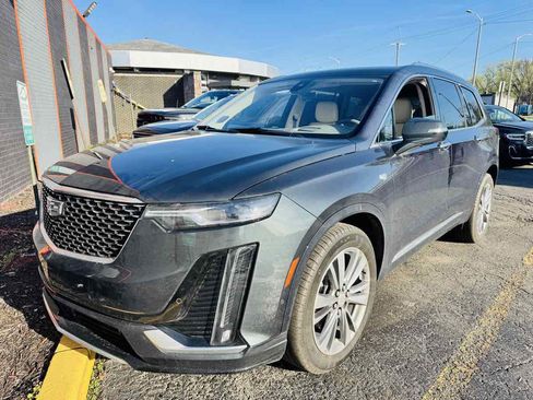 Used 2022 Cadillac XT6 Premium Luxury w/ Technology Package AWD/4WD image 3