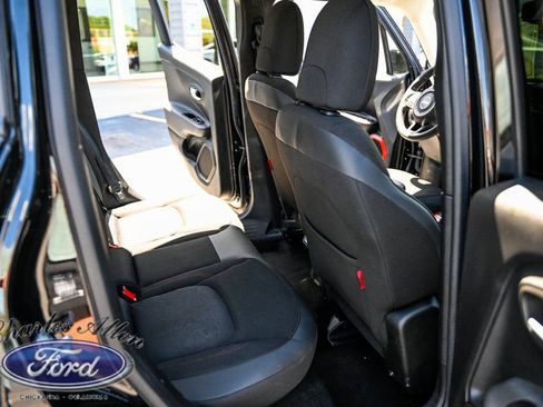 Used 2022 Jeep Renegade Trailhawk image 14