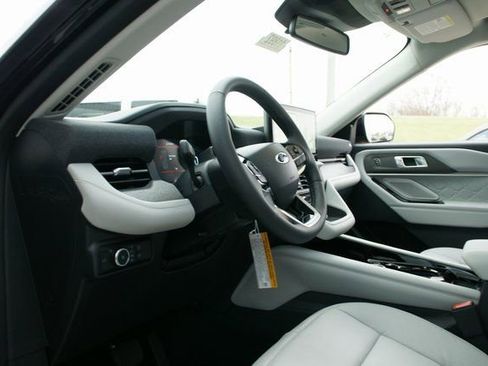 New 2026 Ford Explorer Platinum w/ LUX Leather Package image 16