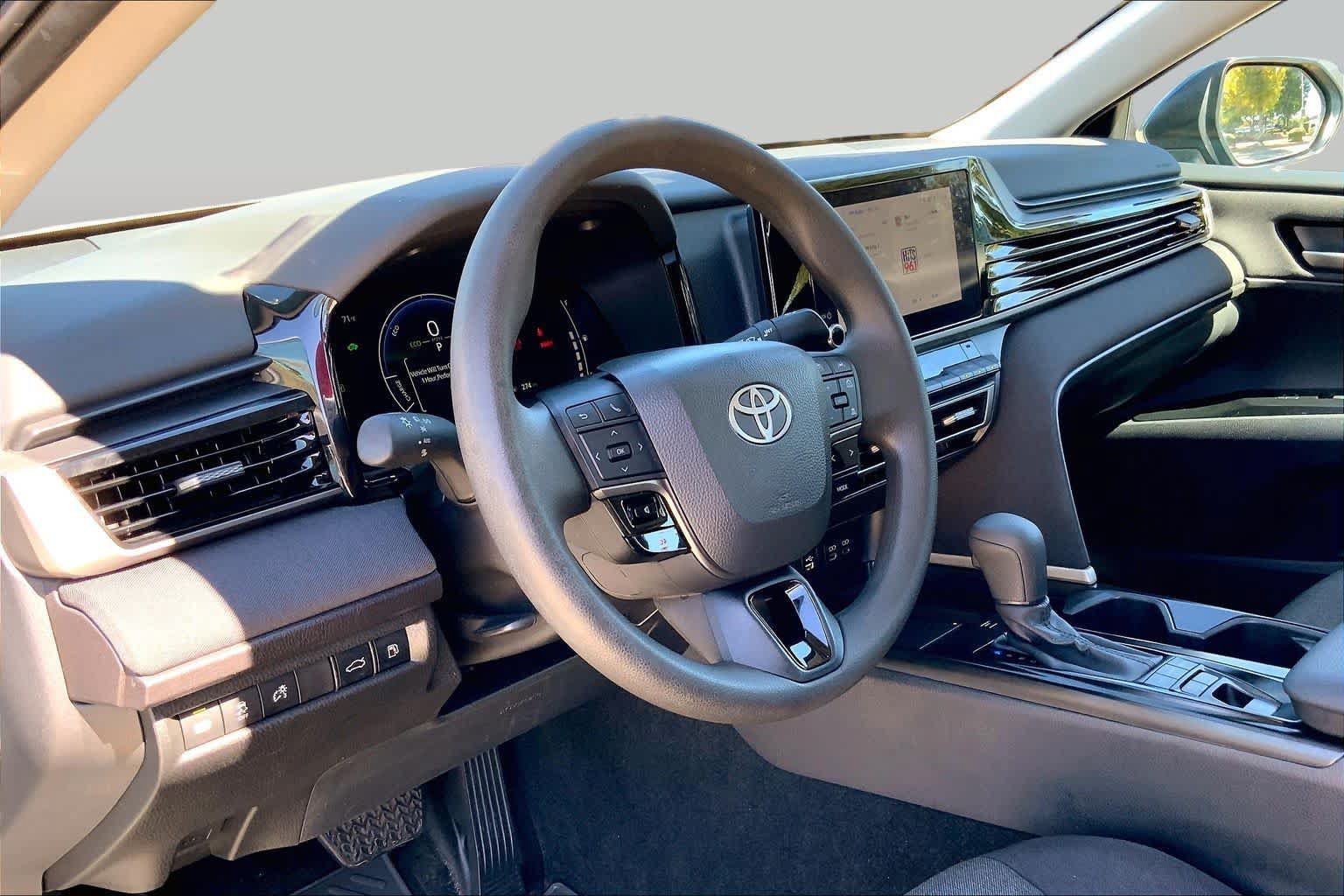 Used 2025 Toyota Camry LE FWD image 17