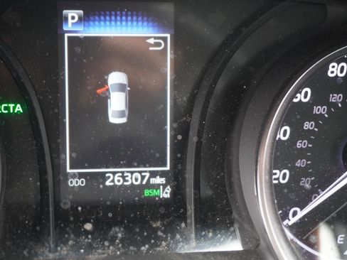 Used 2023 Toyota Camry SE w/ Convenience Package FWD image 3