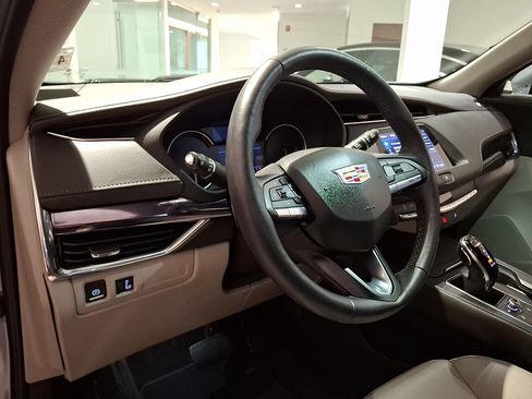Certified 2023 Cadillac XT4 Luxury w/ Cold Weather Package FWD image 14