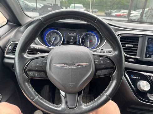 Used 2019 Chrysler Pacifica Touring Plus FWD image 18