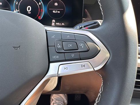 New 2025 Volkswagen Tiguan SE image 18