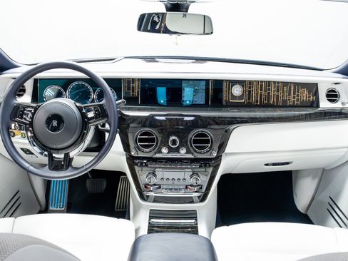 Used 2021 Rolls-Royce Phantom Sedan RWD image 16