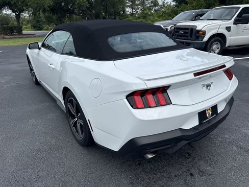 Used 2025 Ford Mustang Premium RWD image 9