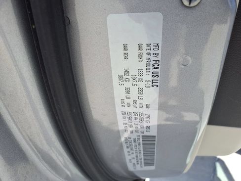 Used 2020 Chrysler Pacifica Touring-L w/ Tire & Wheel Group FWD image 39