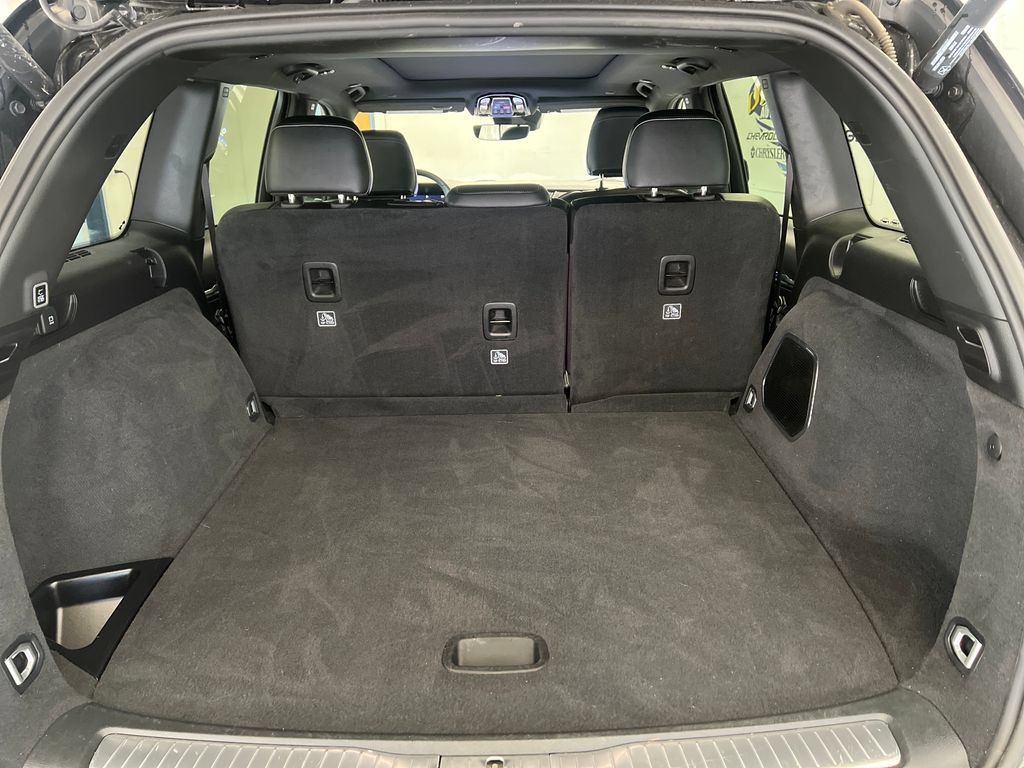 Used 2023 Jeep Grand Cherokee Overland AWD/4WD image 45