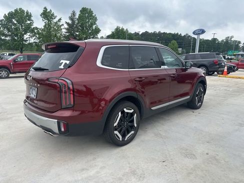 Used 2023 Kia Telluride EX w/ EX Captain's Chair Package FWD image 11