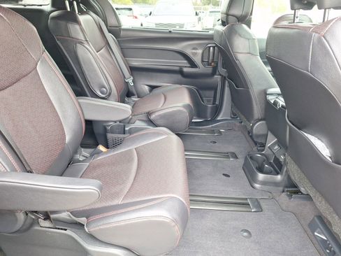 Used 2025 Toyota Sienna XSE image 32