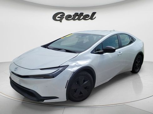 Used 2024 Toyota Prius LE FWD image 1
