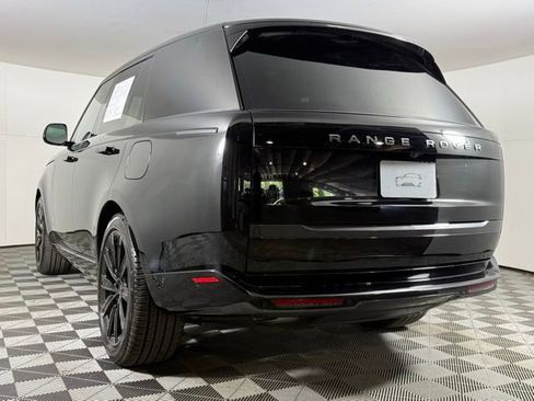 Used 2025 Land Rover Range Rover SE image 4