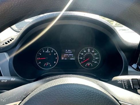 Used 2023 Kia Seltos LX image 19