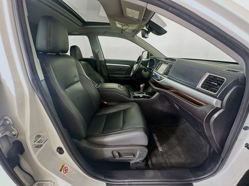 Used 2018 Toyota Highlander XLE FWD image 33