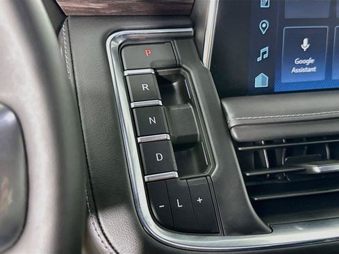 Used 2023 Chevrolet Tahoe Z71 w/ Luxury Package AWD/4WD image 18