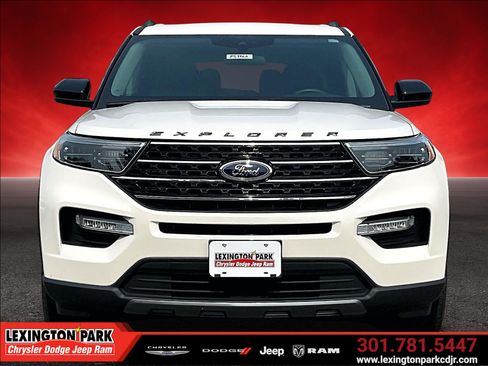 Used 2023 Ford Explorer XLT w/ Equipment Group 202A AWD/4WD image 2
